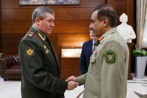 Глава Генштаба РФ обсудил с коллегой из Пакистана военное сотрудничество